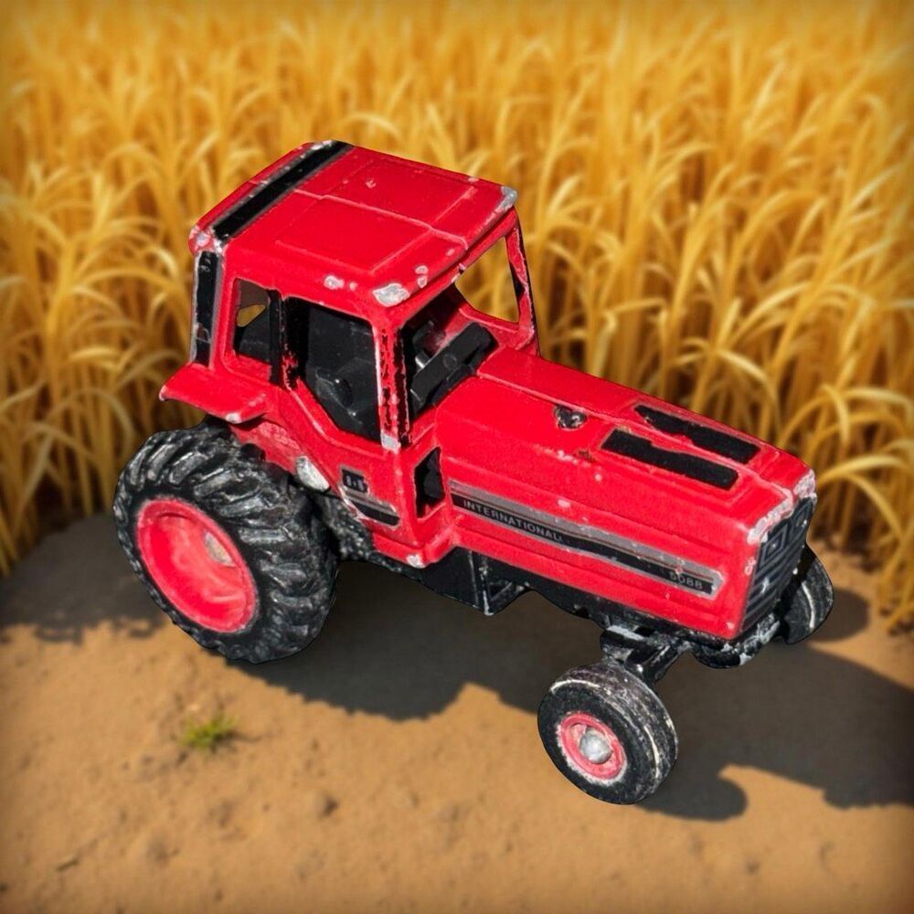 ERTL 80s Vintage Red Black Red Rim Detail International Harvester Tractor 1:64